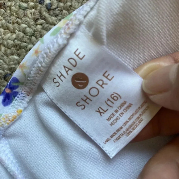 NWOT Women's XL/16 Ruffle Shoulder Plunge One Piece Swimsuit - Shade & Shore - Picture 4 of 8